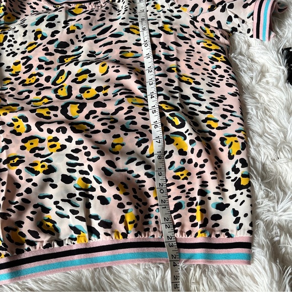 NWT A.Z.I. New York Pastel Relaxed fit Leopard Print Blouse Size M - Picture 10 of 14